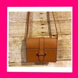 CROSSBODY-CARMEL AND GOLD